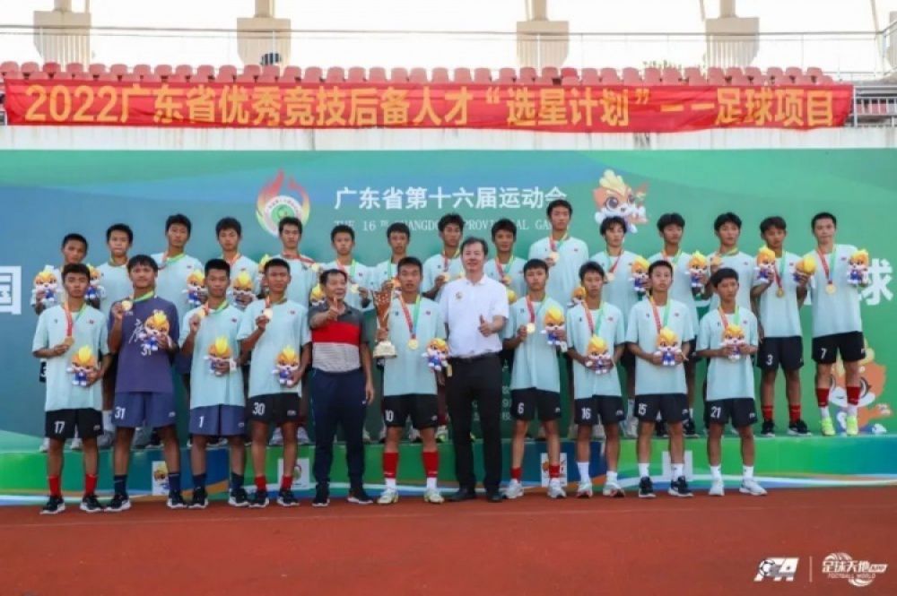 现在不排除拉比奥特续约留在尤文图斯的可能性，而他的未来似乎也与英超联赛以及沙特球队联系在一起。